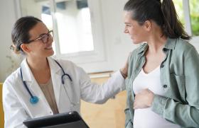 Bientraitance en périnatalité : les soignants et les femmes d’abord