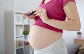 Contrôle glycémique de la femme enceinte et ses complications fœto-maternelles
