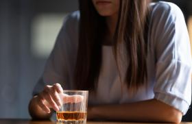 Alcool et grossesse : toutes les consommations sont à risque
